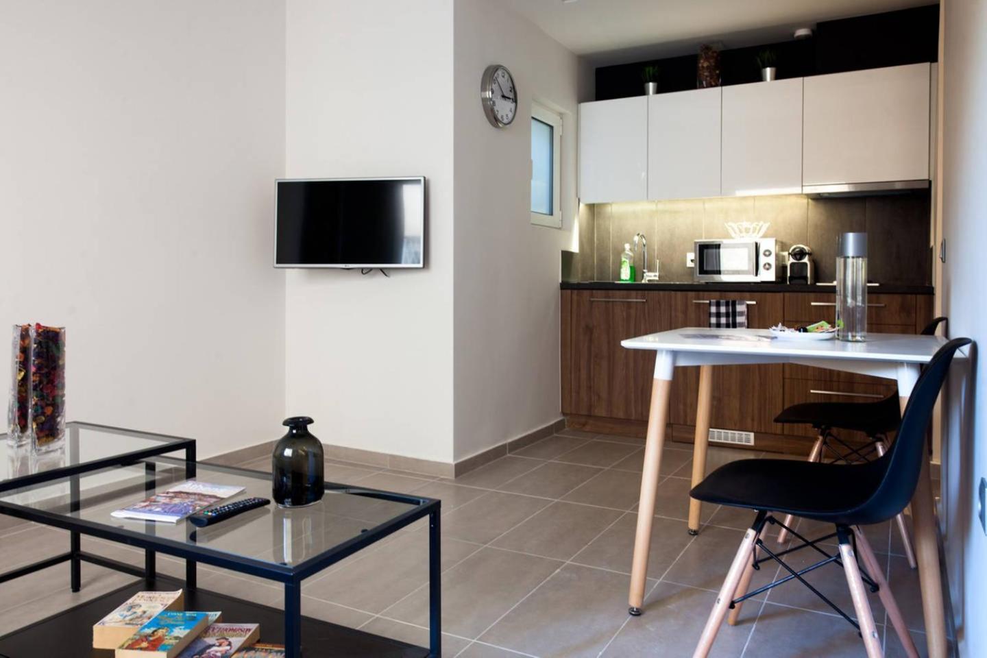 Toni'S Charming Apartment In The Thisseo Station 아테네 외부 사진